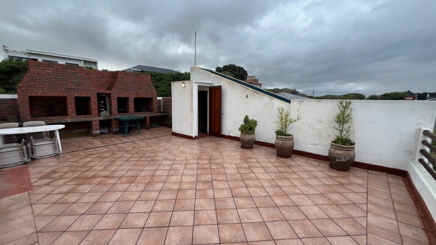 6 Bedroom Property for Sale in Oyster Bay Eastern Cape